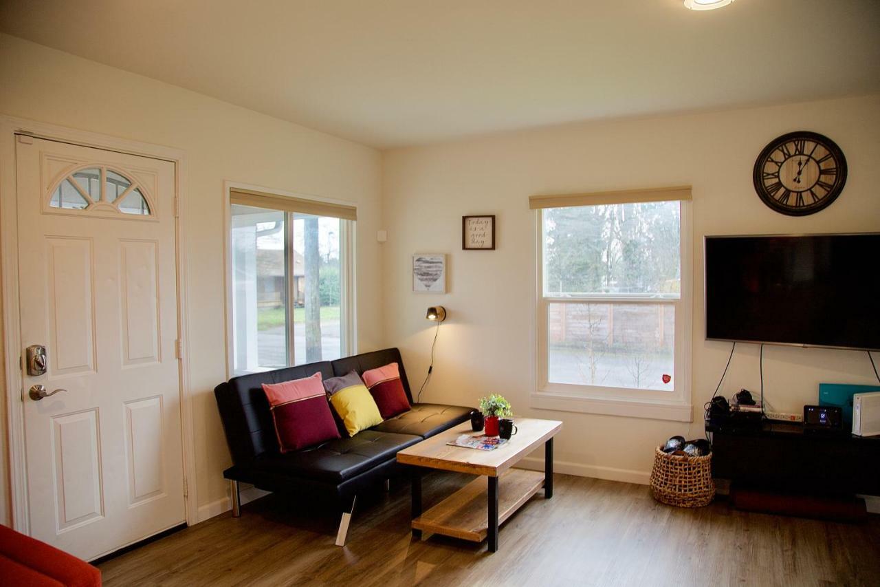 Cozy Home Conveniently Located With King Bed Такома Екстериор снимка
